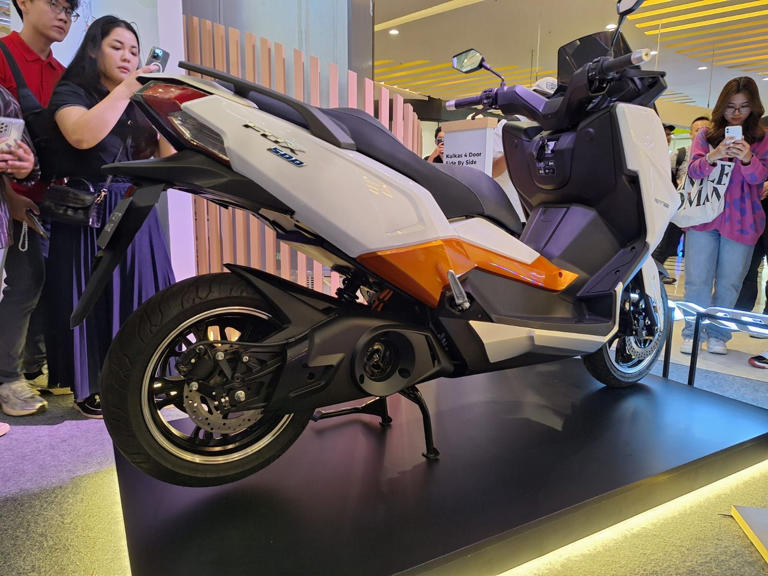 Motor Listrik Polytron Fox 500: Isi Baterai Sendiri Tanpa Dicharge